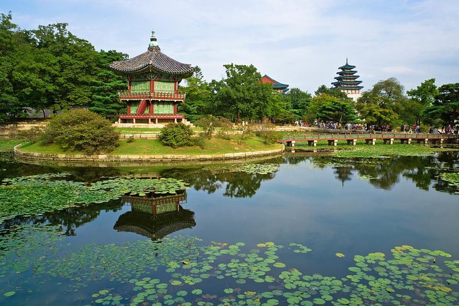 Korean Palace and Temple Tour in Seoul: Gyeongbokgung Palace and Jogyesa Temple - Timing, walking, and what to bring
