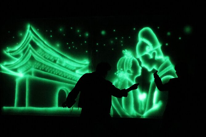 Painters Show in Gwanghwamun Theater (nearby Seodaemun station) - The 75-minute length fits a Seoul itinerary