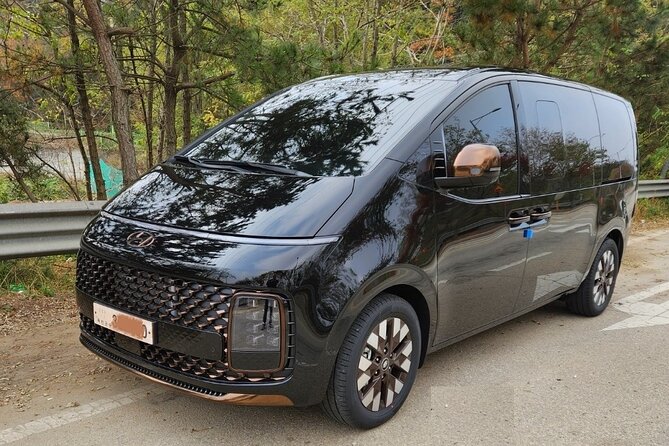 Private Airport Transfer <em> Incheon Airport <-> Seoul (1-5 people) – Key points at a glance’ /></p>
<ul>
<li><strong>Flight monitoring and airport waiting:</strong> The driver checks your flight schedule and waits near your arrival gate with a name board.</li>
<li><strong>Up to five people:</strong> The vehicle is private, with no other passengers added to your ride.</li>
<li><strong>About 90 minutes:</strong> The drive from Incheon to Seoul can take around an hour and a half, with traffic affecting the actual time.</li>
<li><strong>Five-bag limit:</strong> Standard luggage measures up to 66 by 43 by 29 centimeters. Larger bags count as two pieces.</li>
<li><strong>Hotel pickup for departures:</strong> For a ride to Incheon, pickup is planned for about four hours before your flight.</li>
<li><strong>Strong overall rating, with one important caveat:</strong> The service has a 4.9 rating from 235 reviews, but a small number of complaints describe unsafe driving and phone use.</li>
</ul>
<h2>Why a private Incheon transfer can make sense</h2>
<p><img width="669" height="446" decoding="async" src=