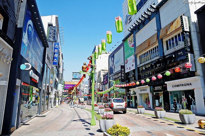 Private Busan tour with gamcheon culture village and the temple (Customizable) - Beomeosa Temple and Silla-era Busan