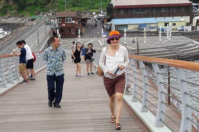 Private Day Tour in South and West in Jeju Island - Jeongbang Waterfall: water falling into the sea