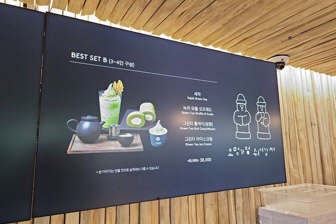 Private Day Tour in South and West in Jeju Island - Hyeopjae Beach and the Hallim area