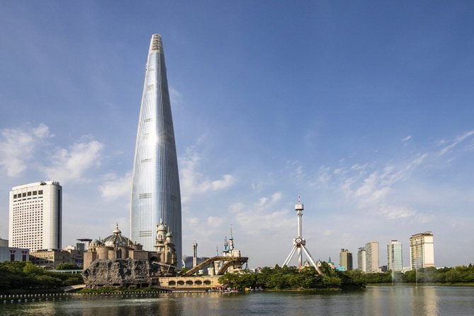 Private Tour to Lotte Tower, Aquarium and Lotte world Theme park - One Lotte complex, three very different experiences