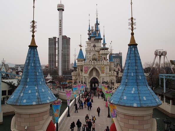 Private Tour to Lotte Tower, Aquarium and Lotte world Theme park - Seoul Sky: the clearest reason to bring a camera