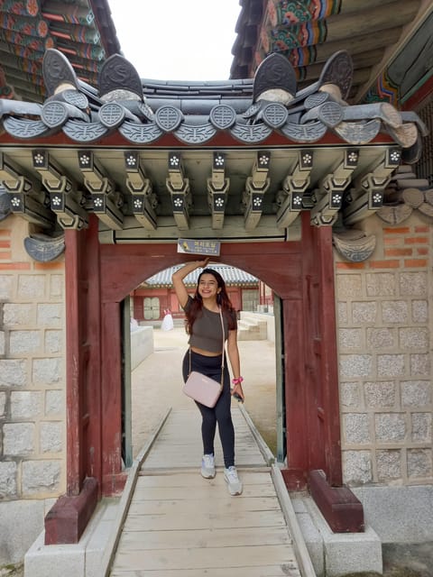 Seoul: 4-Hour Guided Tour to Palace, Bukchon, Jogyesa Temple - What Paul Koo adds to the experience