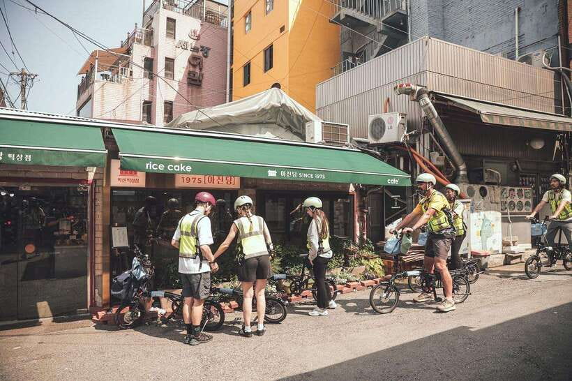 Seoul: Afternoon Ebike tour and "Happy Hour" food and drinks - Cheonggyecheon and Berlin Square: Seoul’s changing center