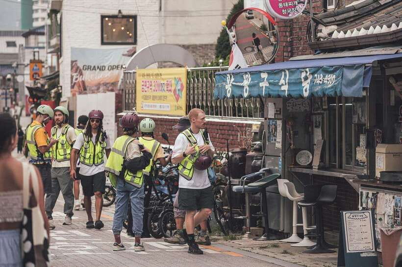 Seoul: Afternoon Ebike tour and "Happy Hour" food and drinks - Baek Inje’s home and a difficult Korean story