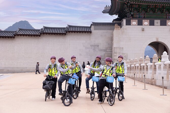 Seoul E-bike Tour - Starting at Jongno Town with a careful setup