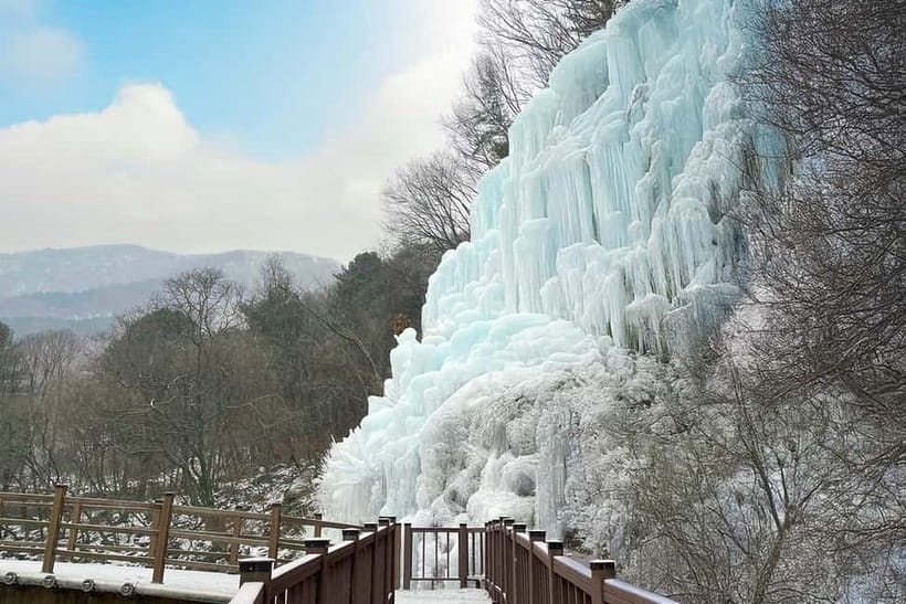 Seoul: Full-Day Winter Trip Ski Resort, Ice Valley, Namiseom - Eobi Ice Valley: a short, weather-dependent finish