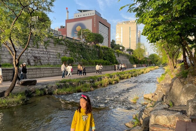 Seoul Fun Food Tour: 12 different food tastings - Ikseon-dong: hanok lanes and a cafe finish