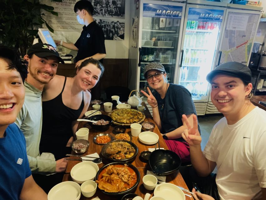 Seoul: Guided City Wall Sunset Hike with Korean Dinner - Key points at a glance