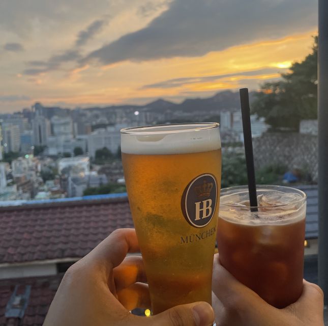 Seoul: Guided City Wall Sunset Hike with Korean Dinner - What the 2-kilometer hike feels like