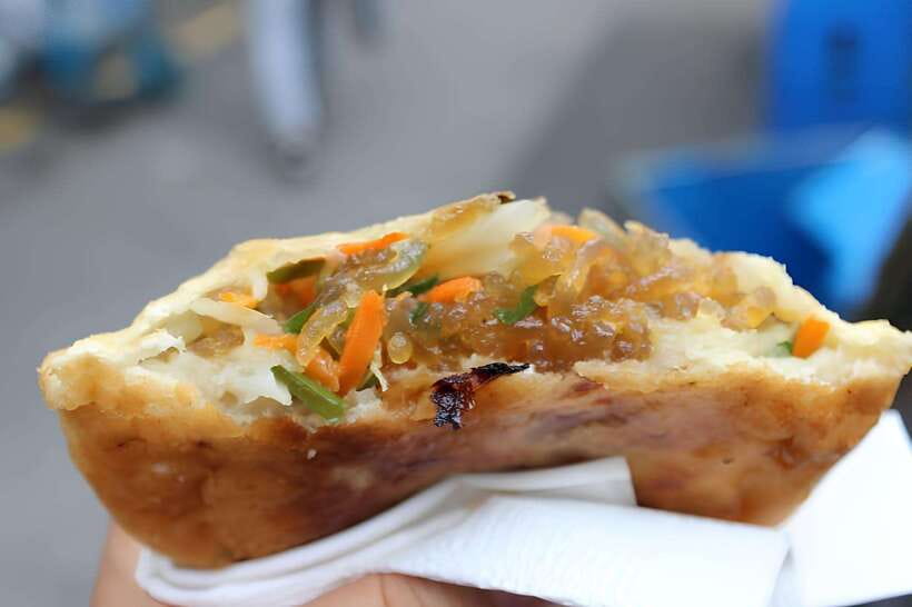 Seoul: Guided Street Food Tour at Namdaemun Market - Meeting Stall Owners and Hearing Market Stories