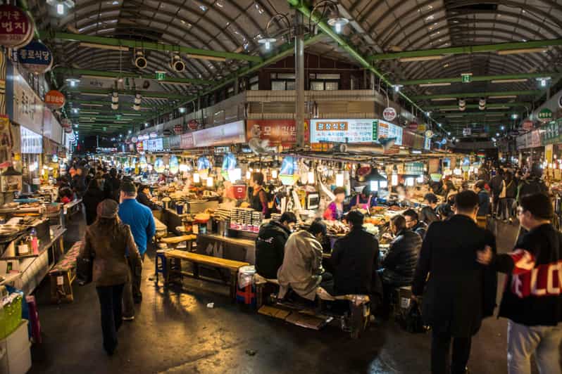 Seoul Gwangjang Market Foody Walking Tour - Cheonggyecheon Stream: a short but welcome pause