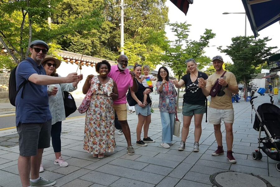 Seoul: Gwangjang Market Netflix Food Tour - Starting at Anguk Station and entering Insa-dong