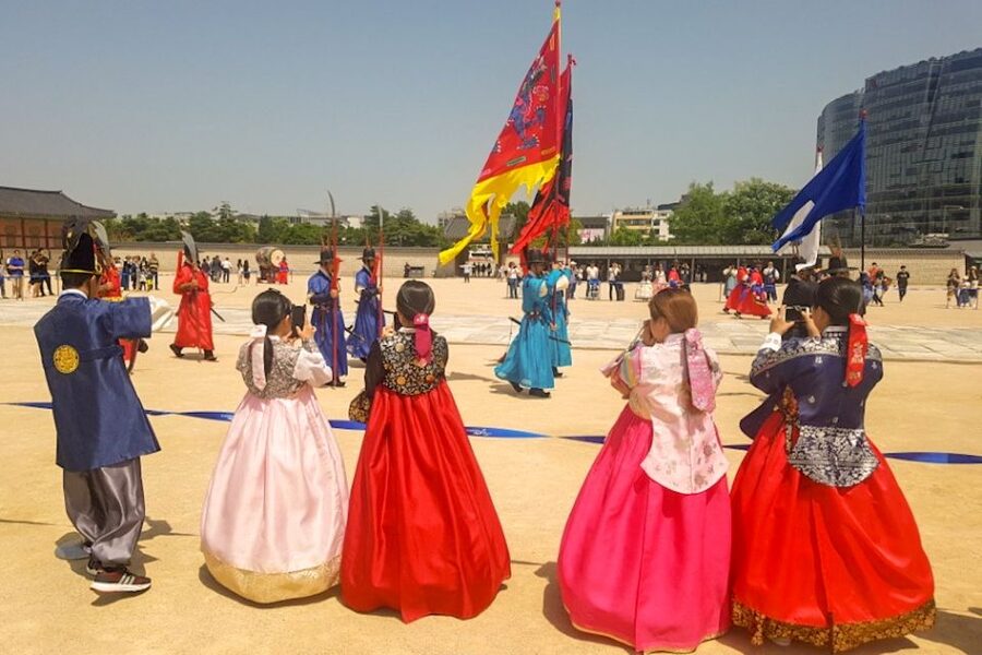 Seoul: Gyeongbok Palace and Bukchon Hanok Walking Tour - Start at City Hall Station, then walk into old Seoul