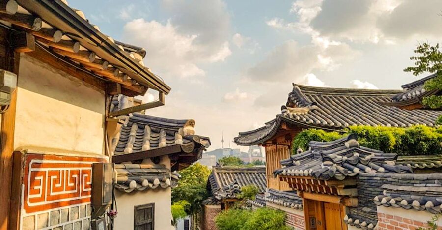 Seoul: Gyeongbok Palace and Bukchon Hanok Walking Tour - Guides make the biggest difference