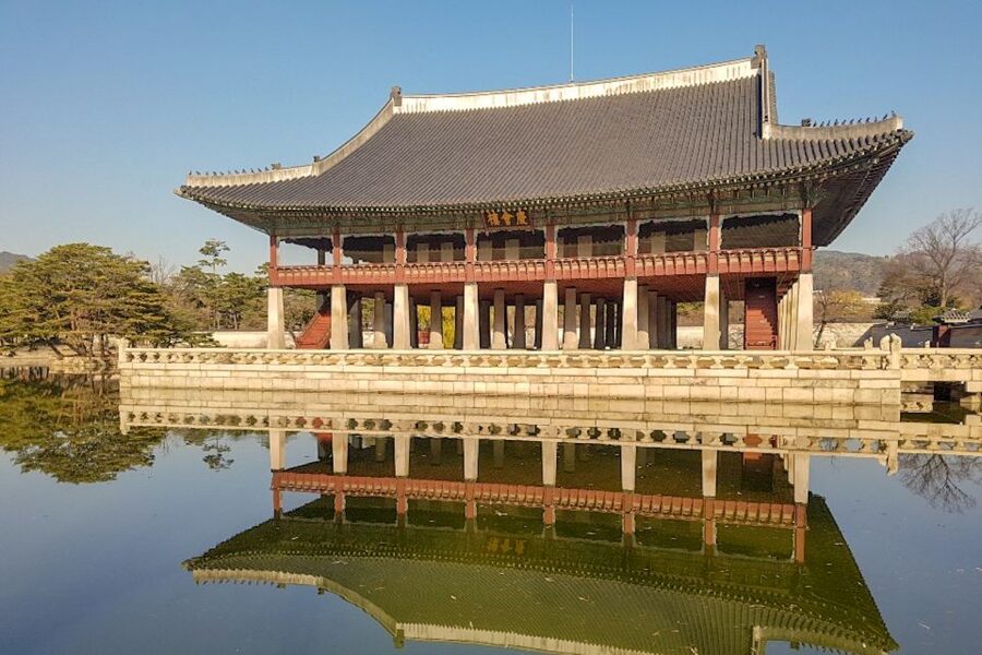 Seoul: Gyeongbok Palace and Bukchon Hanok Walking Tour - Who should book this Seoul walking tour?