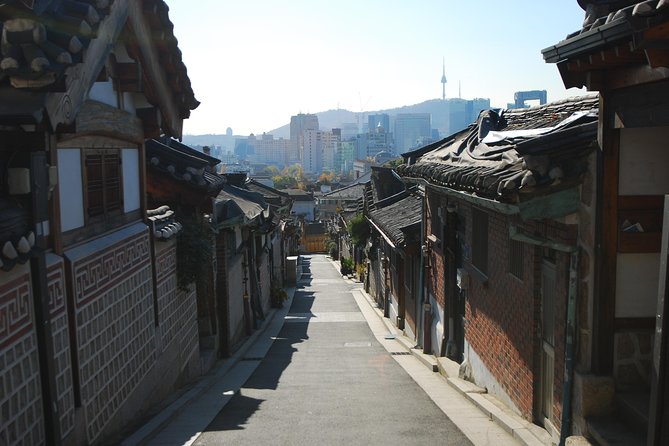 Seoul: Gyeongbok Palace, Bukchon Village, and Gwangjang Tour - A quick way to get your Seoul bearings