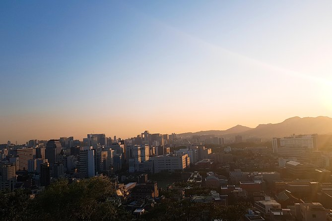 Seoul: Gyeongbok Palace, Bukchon Village, and Gwangjang Tour - The ginseng museum: informative stop with a sales pitch