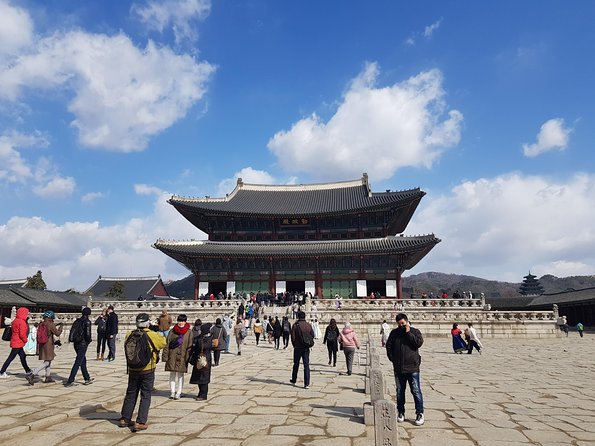 Seoul: Gyeongbok Palace, Bukchon Village, and Gwangjang Tour - Gwangjang Market: finish with Seoul on a plate