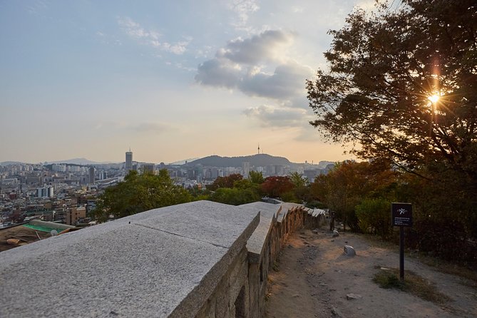 Seoul: Gyeongbok Palace, Bukchon Village, and Gwangjang Tour - What $32 gets you, and what it does not