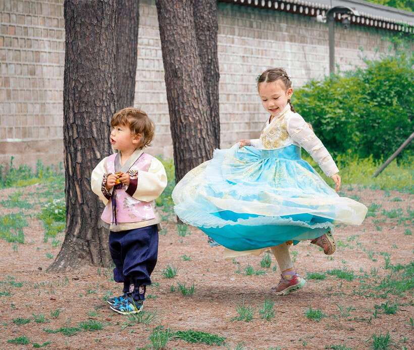 Seoul: Hanbok Rental with Gyeongbokgung Palace Entry - Hair, accessories, and the finishing touches