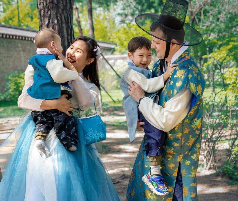 Seoul: Hanbok Rental with Gyeongbokgung Palace Entry - The free palace entry and the real value