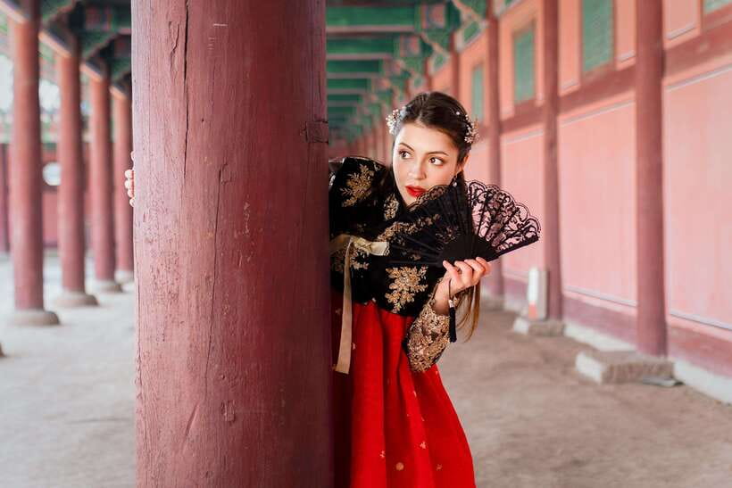 Seoul: Hanbok Rental with Gyeongbokgung Palace Entry - Timing, heat, crowds, and stairs