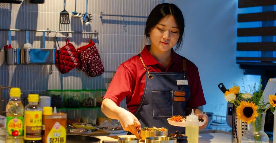 Seoul: Korean Cooking at Seoul Cooking Club! - How the chefs teach in English