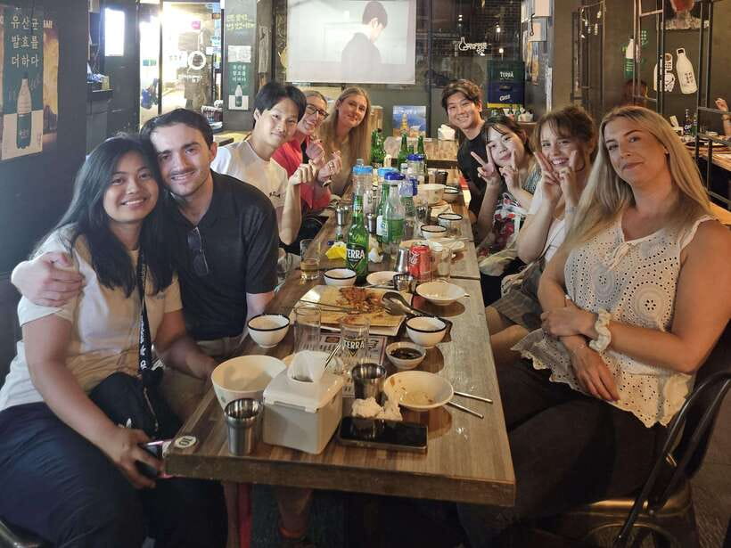 Seoul: Korean Drinking Games Night (non-drinkers welcome) - Learning somaek and the soju bomb