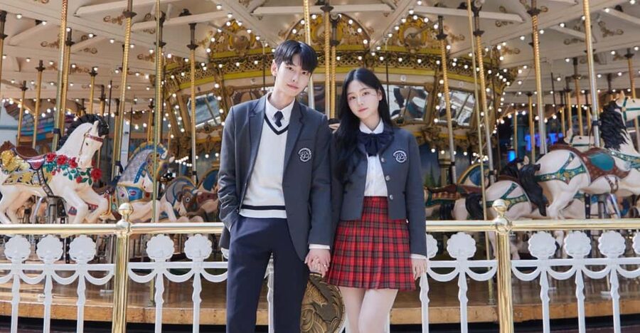 Seoul: Lotte World 1 Day Pass & Korean School Uniform Rental - Ride queues are the real price of admission