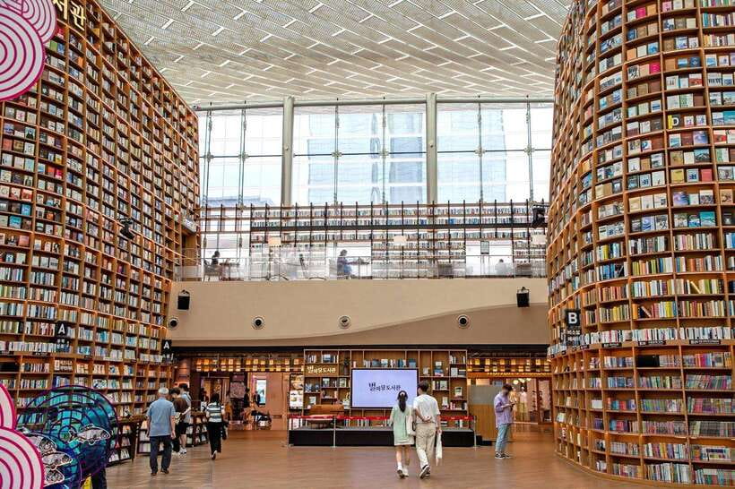 Seoul: Max Out Must Visit City Highlights Panoramic Day Tour - Seongsu shows Seoul’s newer style
