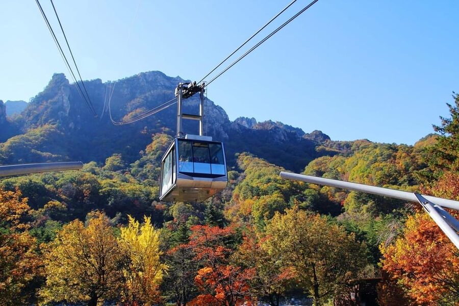 Seoul: Mt. Seoraksan National Park Autumn Foliage Day Tour - Ulsanbawi: spectacular views and a serious climb
