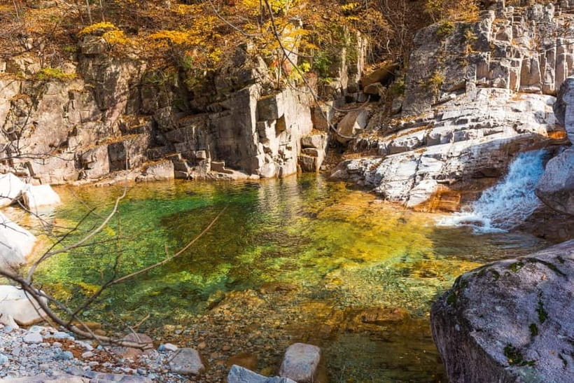 Seoul: Mt. Seoraksan National Park Autumn Foliage Day Tour - Easier walks, temples, and good photo stops
