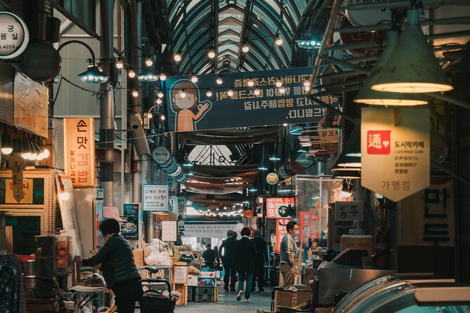 Seoul Night Palace & Market Food Tour with Vehicle - What the guides add to the experience