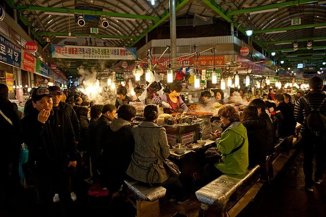 Seoul Night Tour (Gwangjang Market, Royal Palace and Naksan Park) - What the guides add to the experience