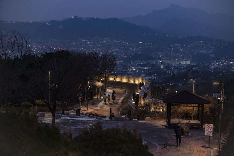 Seoul: Nighttime Hidden Gems Walking Tour - Starting at Hyehwa Station and entering student Seoul