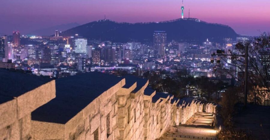 Seoul: Nighttime Tour of Palace, Market, Naksan Park & More - Starting with a comfortable ride