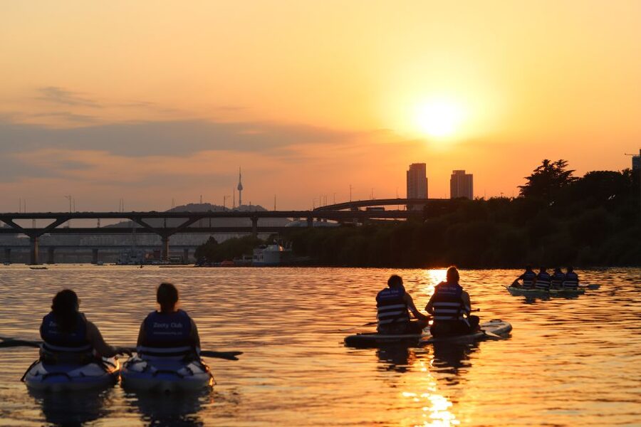 Seoul: Stand Up Paddle Board (SUP) & Kayak in Han River - Photos, social time, and the club atmosphere