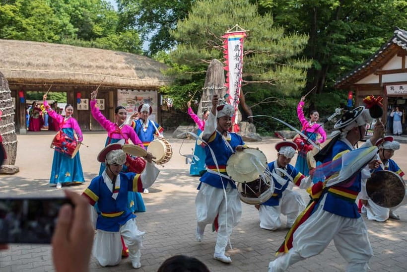 Seoul: Suwon Hwaseong, Folk Village, & Starfield Library - Entering Hwaseong Haenggung Palace