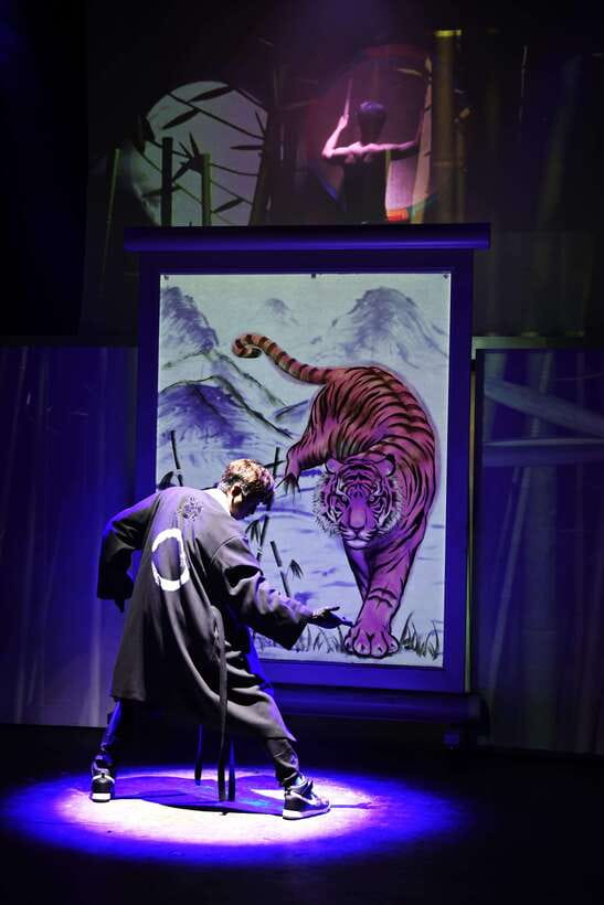 Seoul: The Painters Live Art K-pop Dance Show Ticket - Booking and timing tips