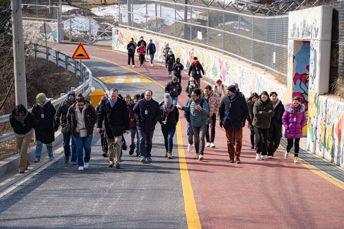 Signature DMZ Tour: Exclusive Defector Talk & Suspension Bridge - Is the $27 price good value?