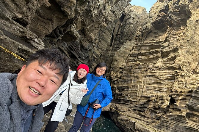 Small group Jeju private Full-Day Tour of East and South and West - Hamdeok Beach and the final scenic pause