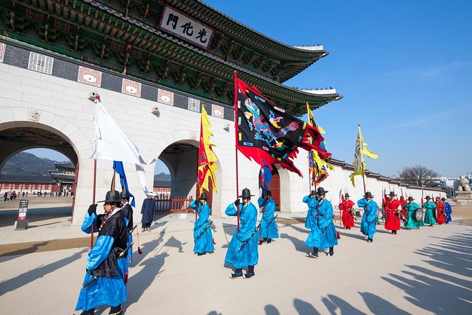 Small Group Seoul Highlight Tour opt. Hanbok & Tea Ceremony - Hanbok rental before the palace visit