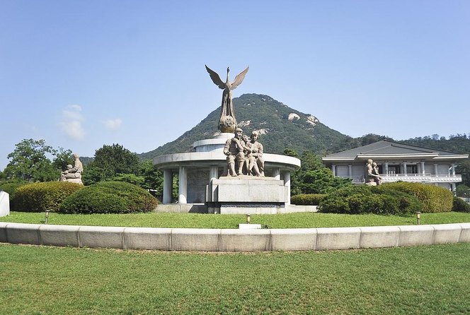 Small-Group Seoul Tour with Gyeongbokgung Palace (hotel pick-up) - The National Folk Museum adds daily life to royal history