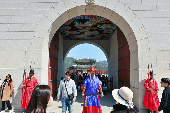 Small-Group Seoul Tour with Gyeongbokgung Palace (hotel pick-up) - What the $39.73 price really covers