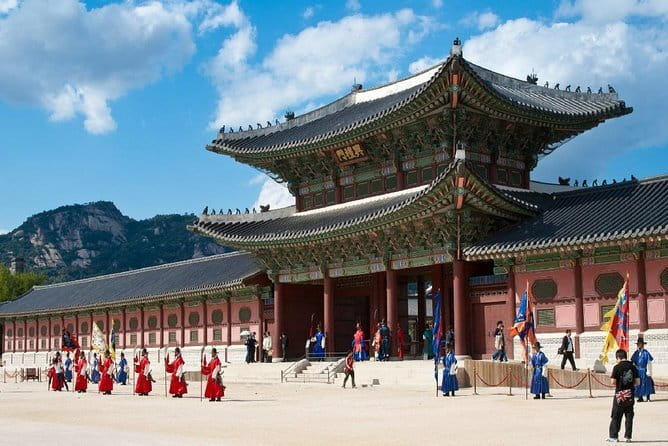 Street photoshoot and Seoul Hidden gem History Walking Tour - Ikseon-dong’s alleys and hanok cafés