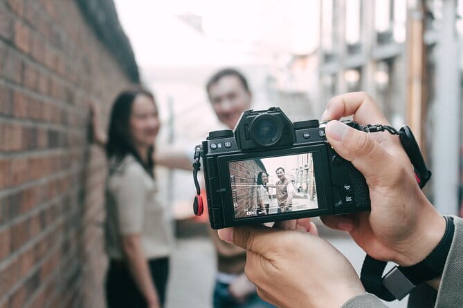 Street photoshoot and Seoul Hidden gem History Walking Tour - Group size, pace, and who will enjoy it