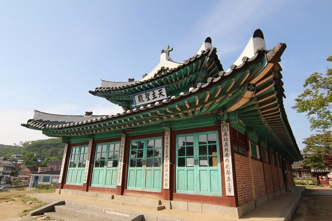 Street photoshoot and Seoul Hidden gem History Walking Tour - Practical booking advice for the evening